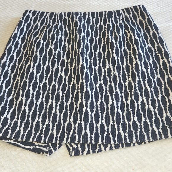 LOFT MINI SKIRT WOMENS SIZE L PETITE NAVY AND WHITE COLOR - Picture 9 of 12